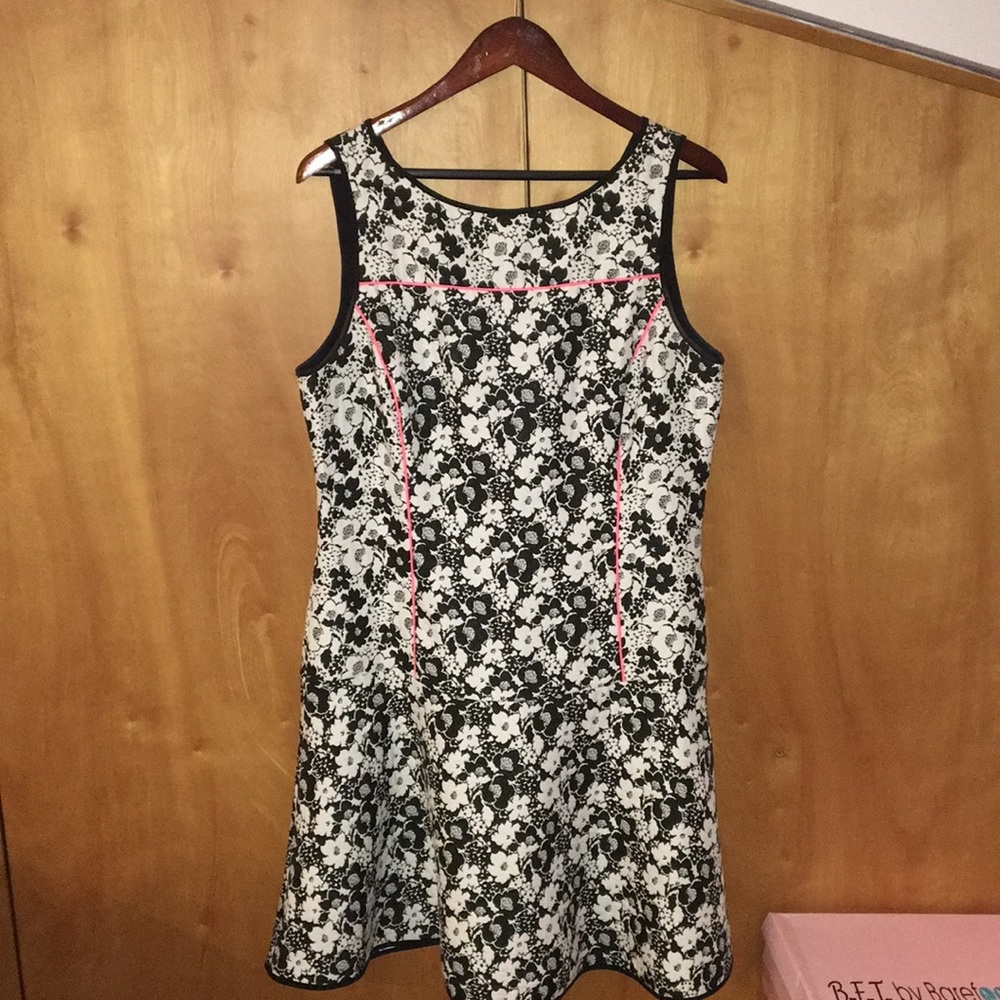 Black and white floral Banana Republic dress 14